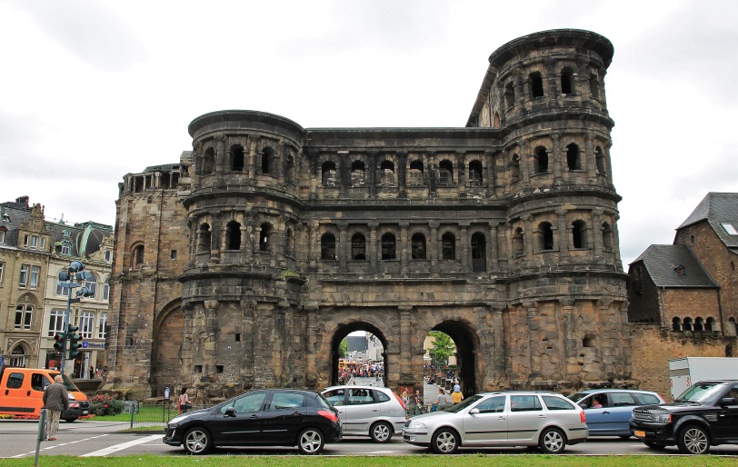 Porta Nigra: the other side.