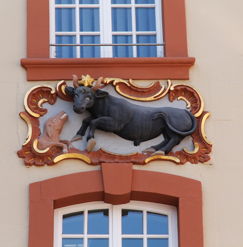 Sculpture of a bull on the facade of one of the houses.