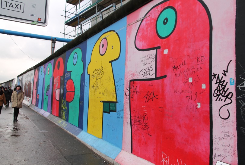 East Side Gallery (Berlin Wall): "Ohne Titel" by Noir.